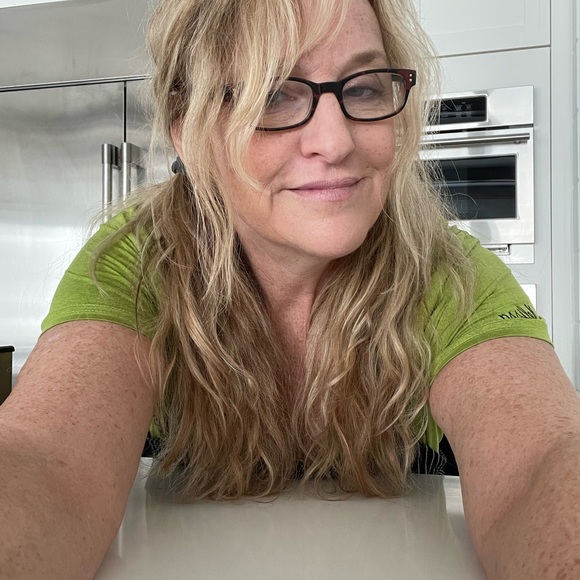 Meet your Posher, Melissa - Picture 3 of 4